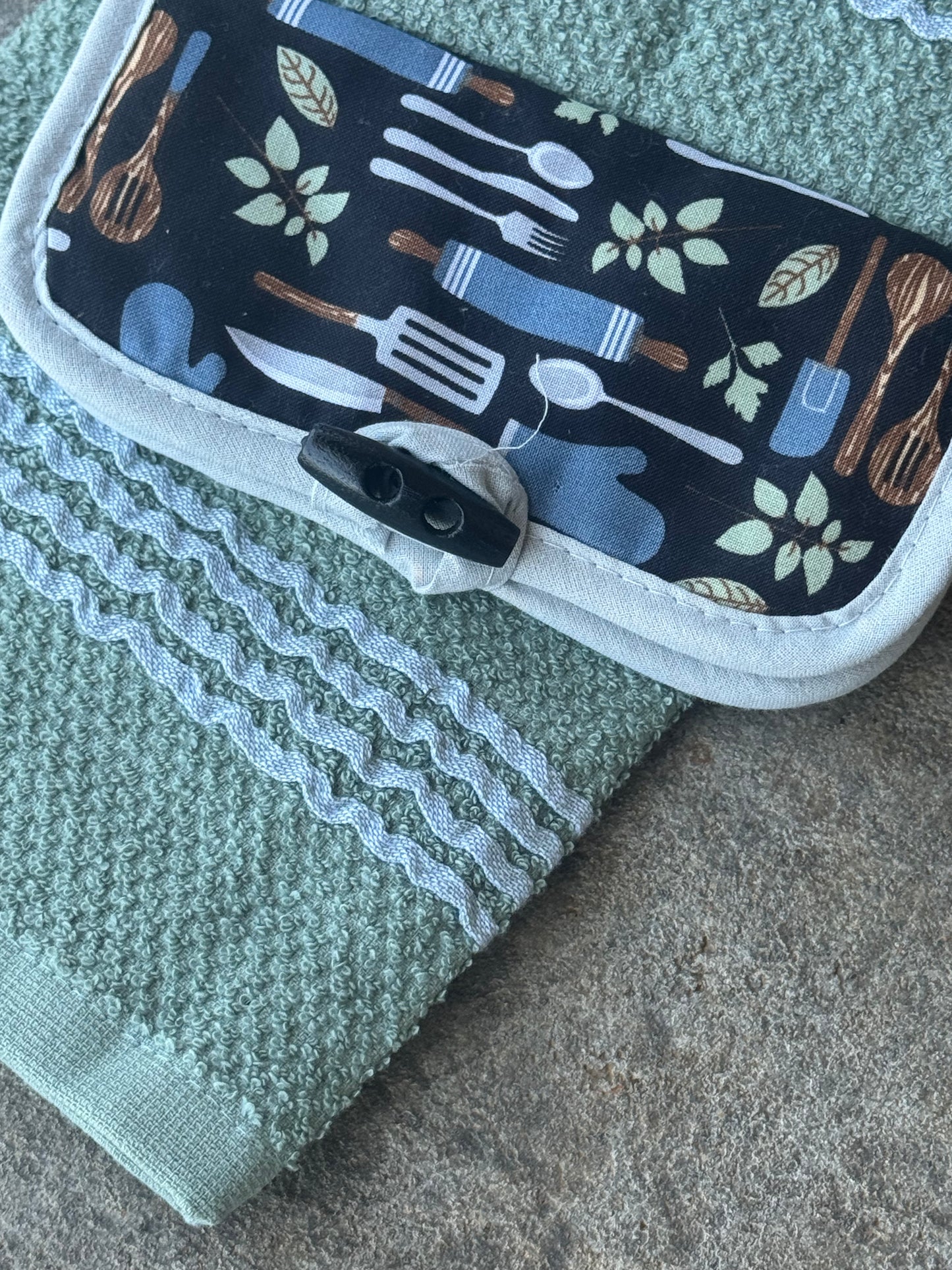 August Signature Stay Towel | Sage and Spoon Kitchen Hand Towel