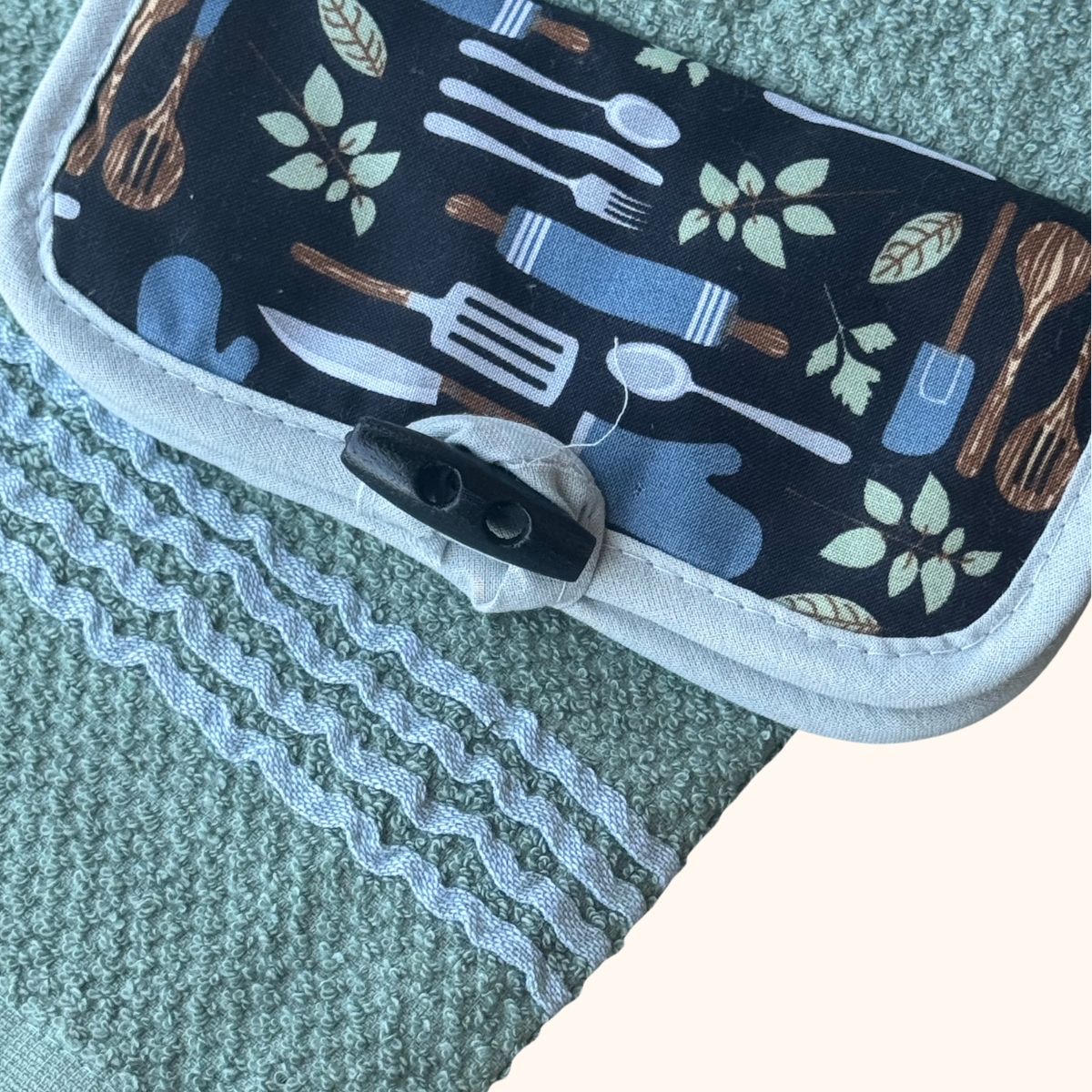 August Signature Stay Towel | Sage and Spoon Kitchen Hand Towel