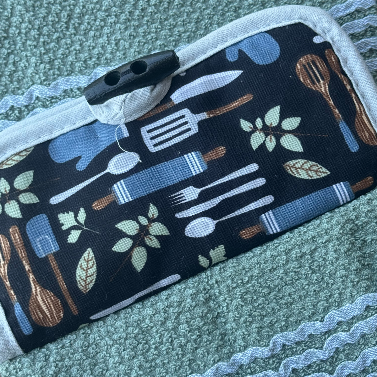 August Signature Stay Towel | Sage and Spoon Kitchen Hand Towel